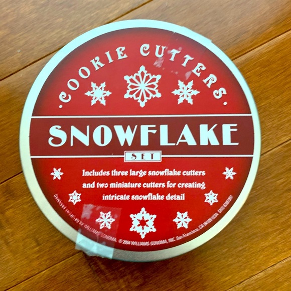 Williams Sonoma Snowflake Cookie Cutters - Picture 1 of 2